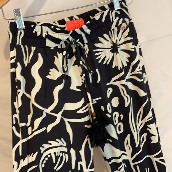Maaji resort wear lounge cover-up pants, size small - Picture 4 of 8